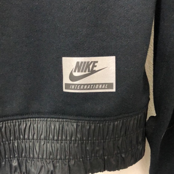 Nike International Black Logo Long Sleeve Sweatshirt S - Picture 3 of 6